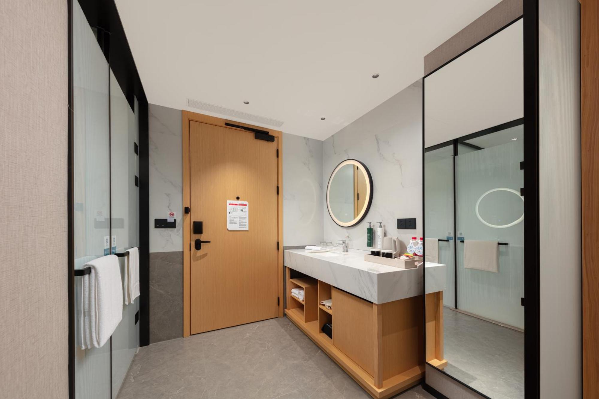 Hilton Garden Jiading Hotel 4*