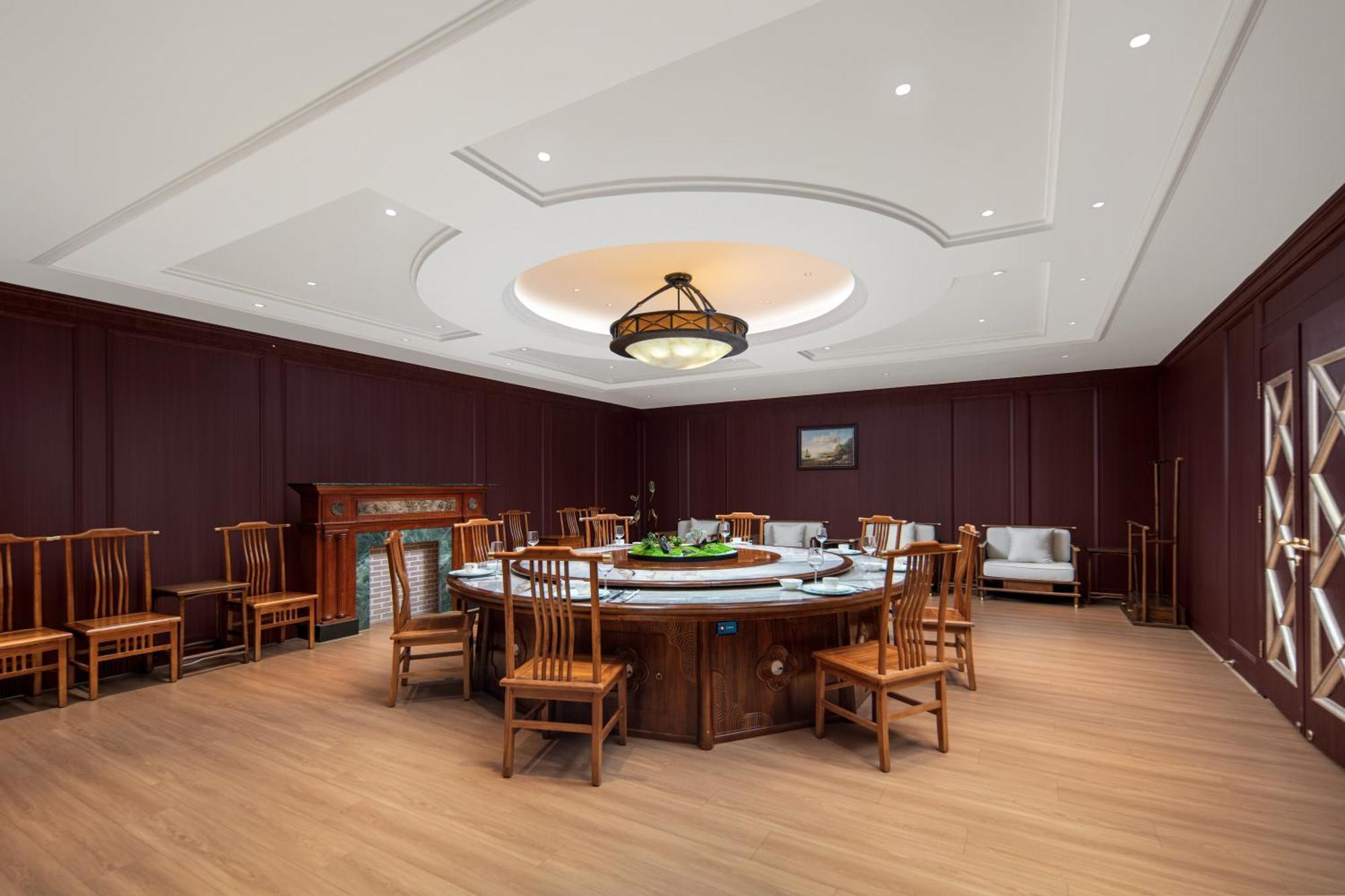 Hilton Garden Jiading 4*