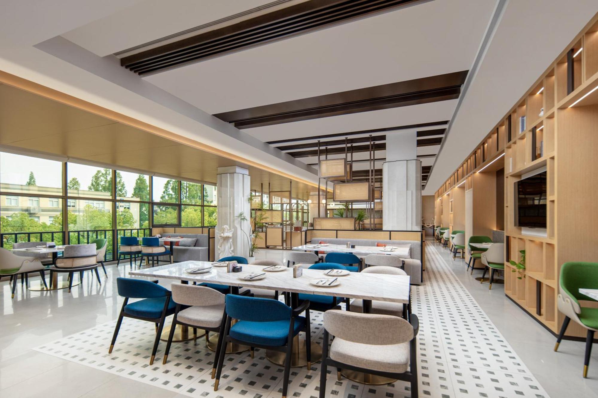 Hilton Garden Jiading Hotel 4*