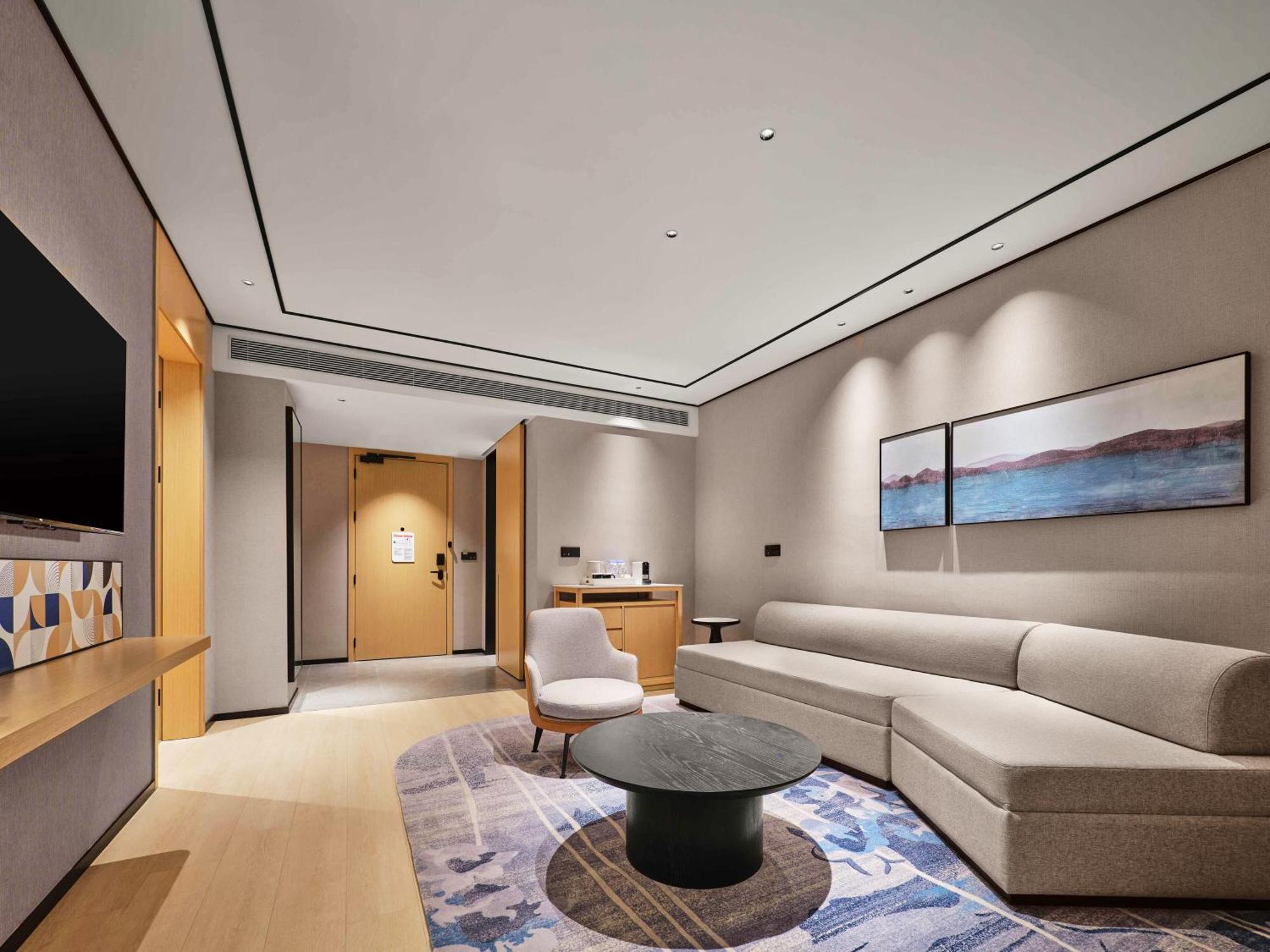Hilton Garden Jiading 4*