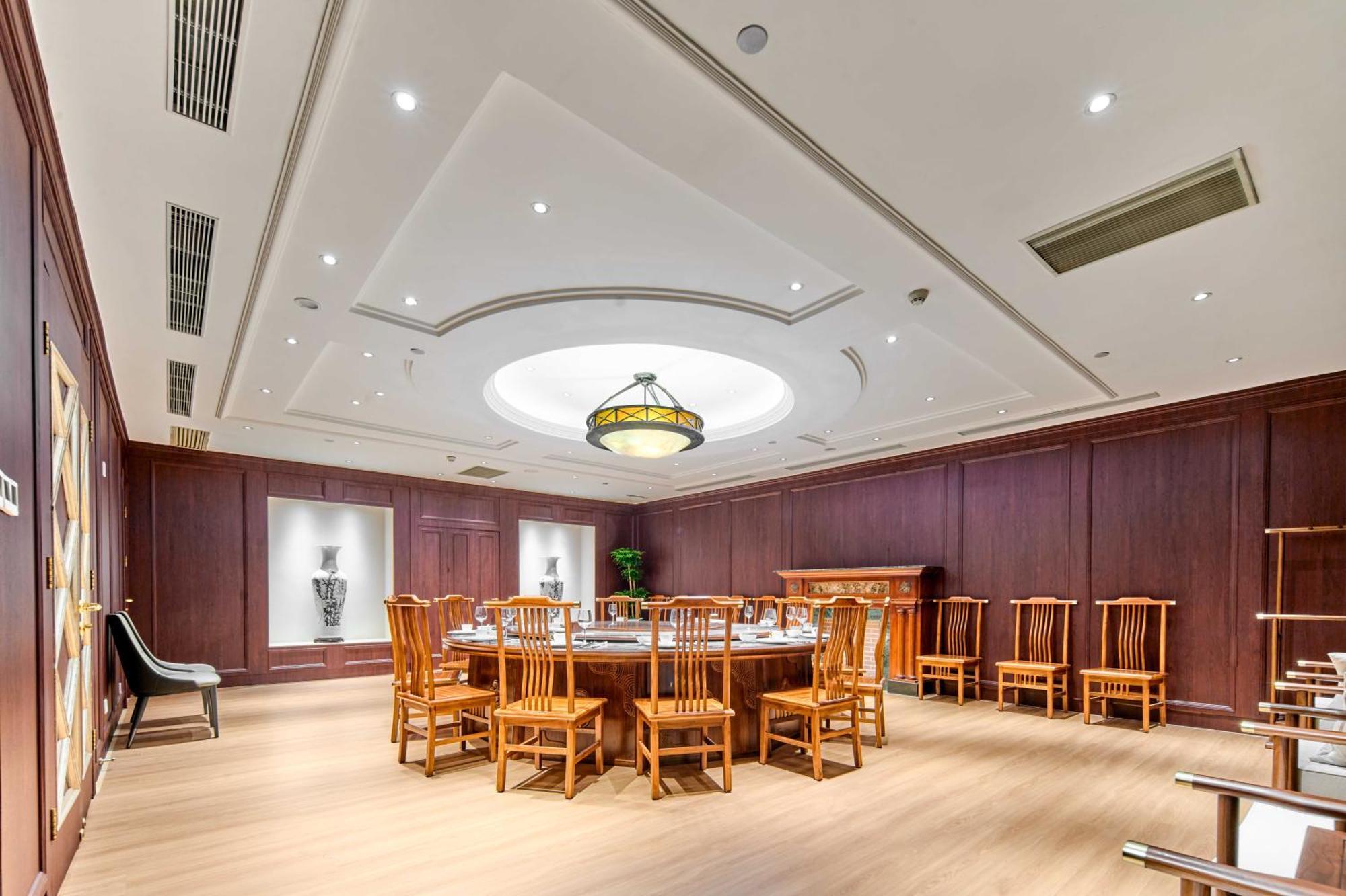 Hilton Garden Jiading Hotel 4*