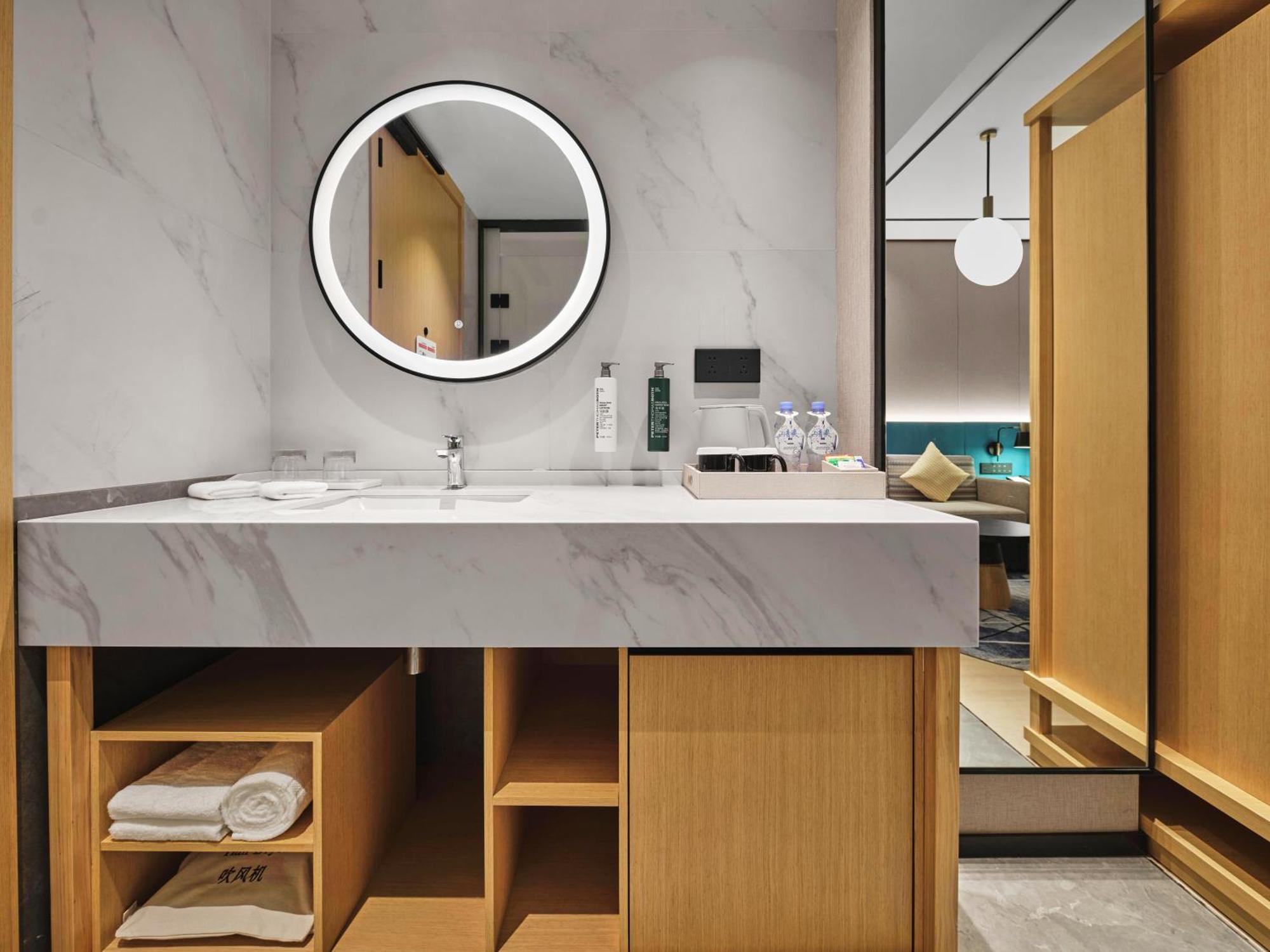 Hilton Garden Jiading Hotel 4*