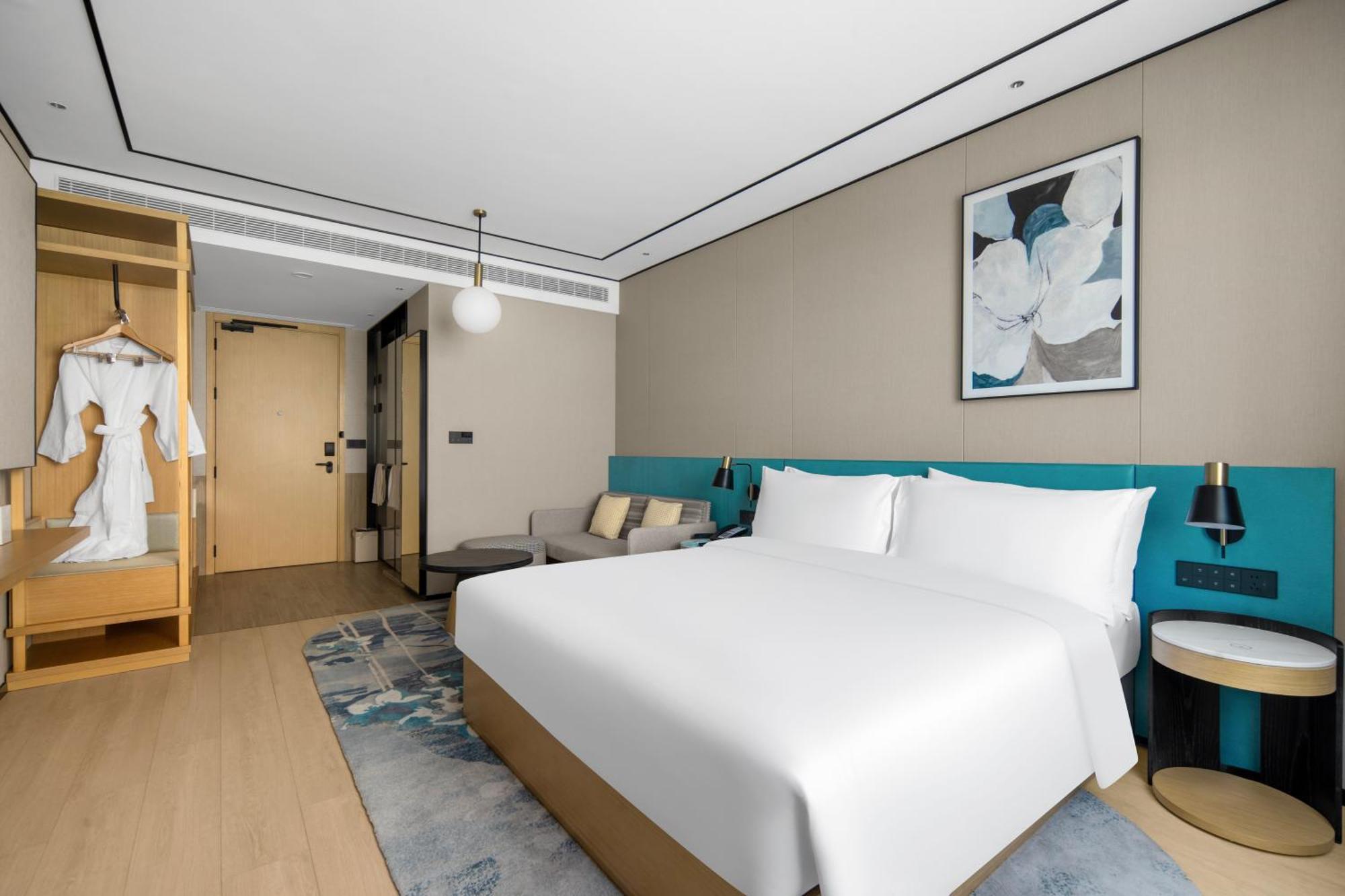 Hotel Hilton Garden Jiading 4*
